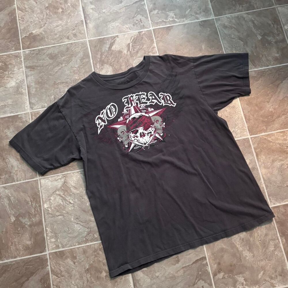 Vintage 2000s Y2K no fear alternative grunge esc tee, size large, no flaws!